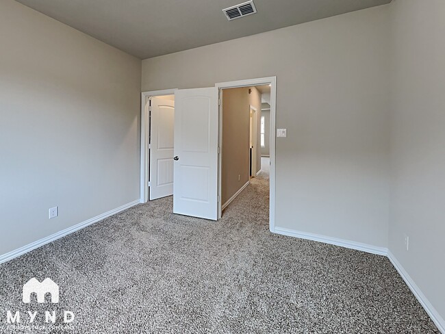 Building Photo - 14844 Gentry Dr