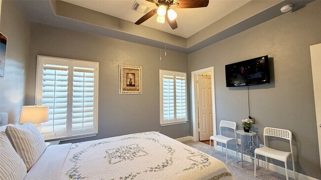 Building Photo - 1013 Gross St