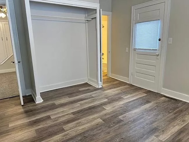 Building Photo - Stunning 3 Bed 1 Bath In Quiet Neighborhood