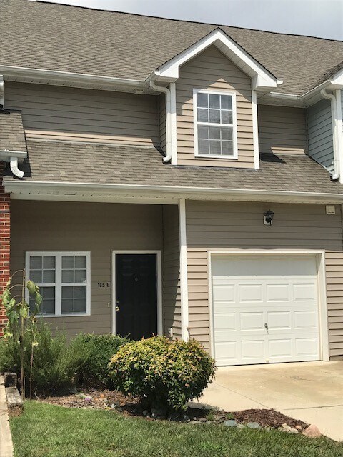Building Photo - Spacious 3BR, 2.5BA Townhome in Chapel Hill