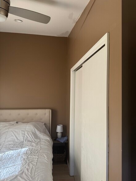 Building Photo - 8 Spruce Ave