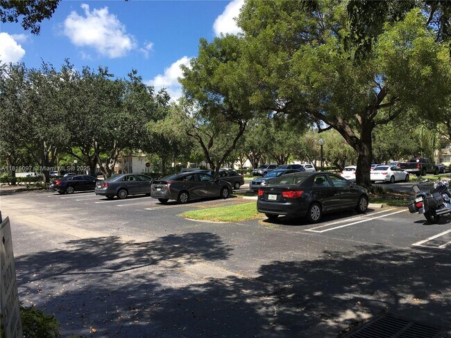 Building Photo - 2401 Riverside Dr