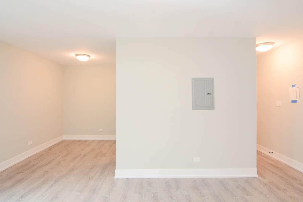 Building Photo - 447 W Surf St