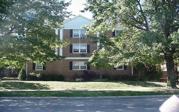 Building Photo - Courtyard Apartments