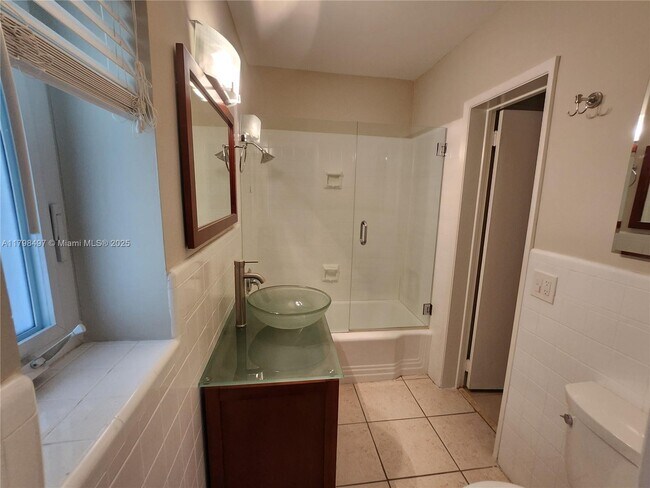 Building Photo - 2600 Acacia Ct