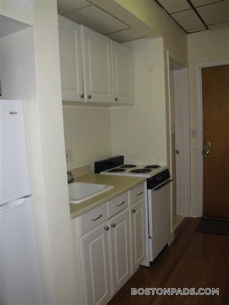 Building Photo - 879 Beacon St