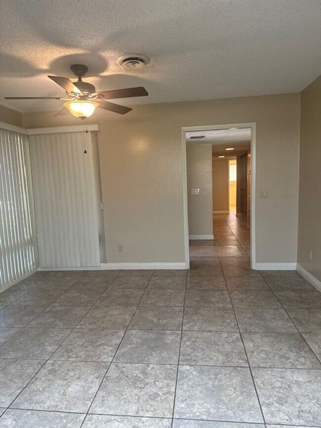 Building Photo - 6713 Kimberly Ave