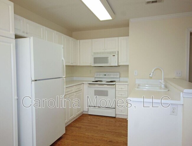 Building Photo - 500 Cliffview Ct