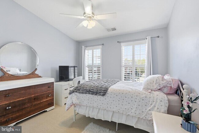 Building Photo - 20060 Northville Hills Terrace