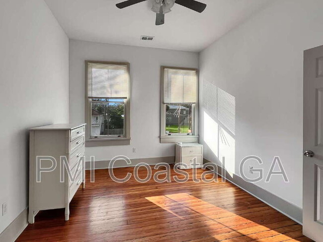 Building Photo - 314 W 42nd St