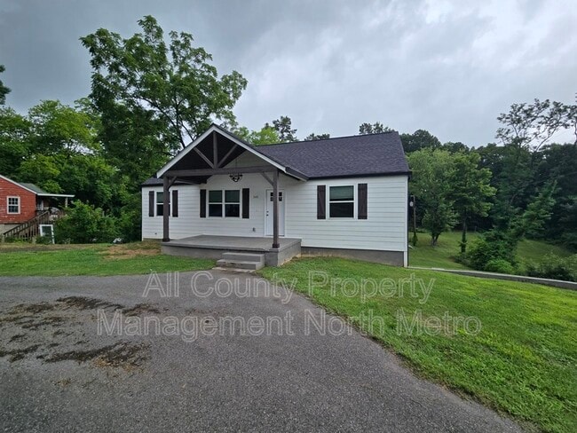 Building Photo - 545 Lakeview Dr
