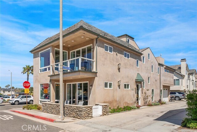 Building Photo - 6111 Seashore Dr