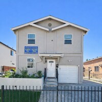 Building Photo - 846 W 78th St