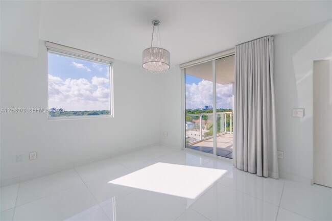 Building Photo - 1401 SW 22nd St