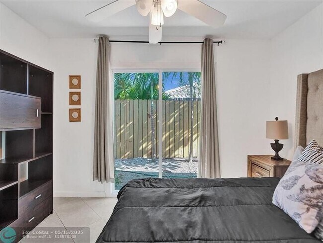 Building Photo - 4422 Sea Grape Dr