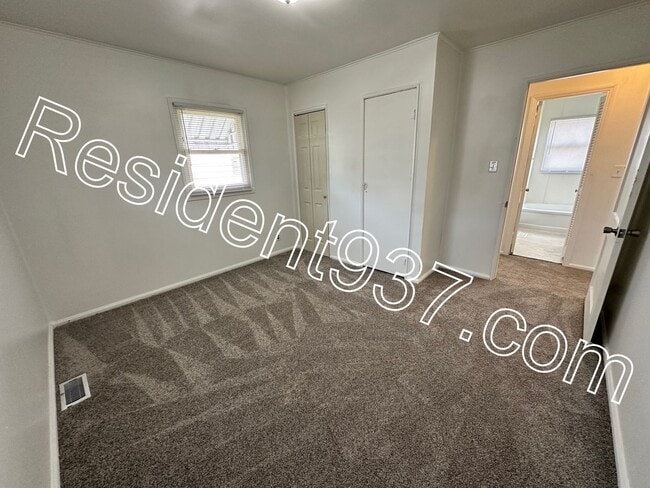Building Photo - 2 Bed 1 Bath