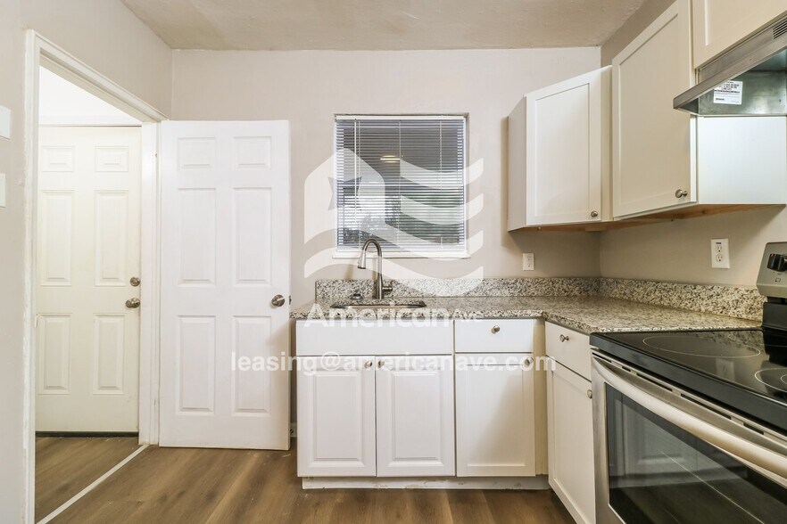 Building Photo - 6575 Julian Ave