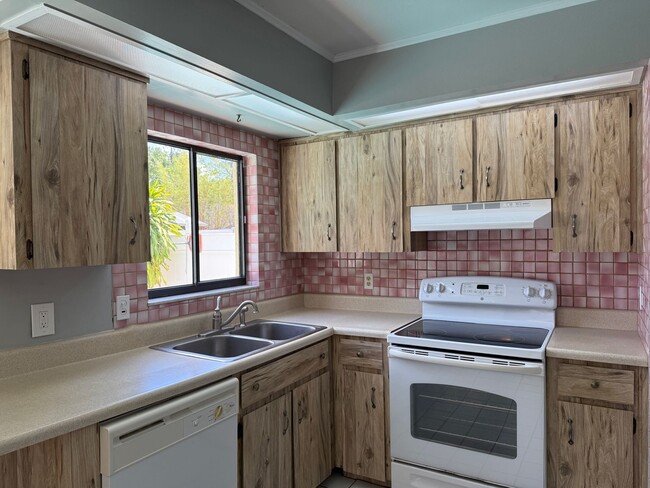 Building Photo - East Orlando Pool Home