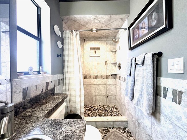 Building Photo - 14622 Pinecrest Dr