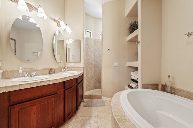 Building Photo - For Rent | 2 Bed | 2 Bath | Desert Dawn Condo in Toscano Villas