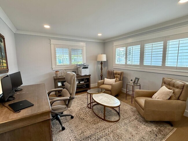 Building Photo - 1833 Pandora Dr