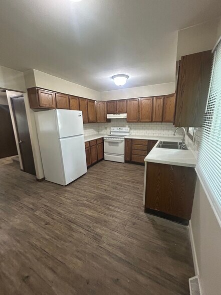 Kitchen - 3001 Churchill Dr