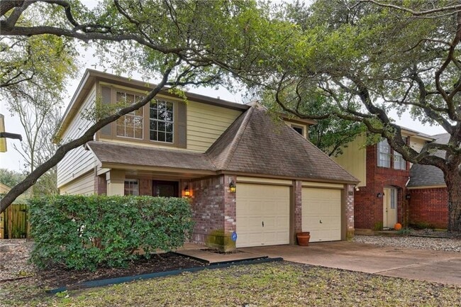 Building Photo - Great 4 bed 2.5 bath on Greenbelt