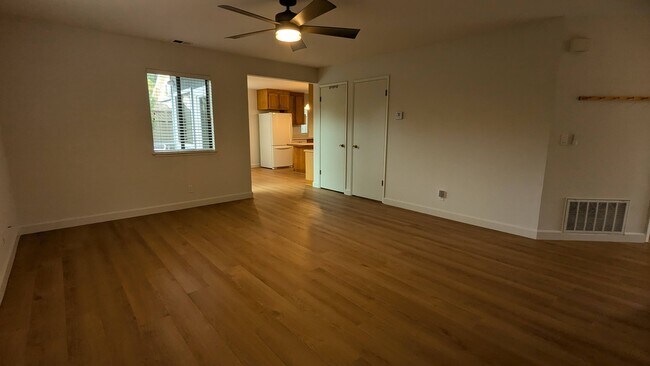 Building Photo - 16395 E La Chiquita Ave