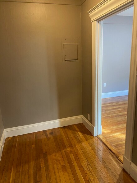 Building Photo - 71 Park St