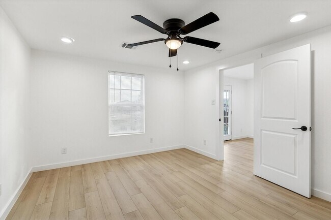 Building Photo - 711 E 32nd St