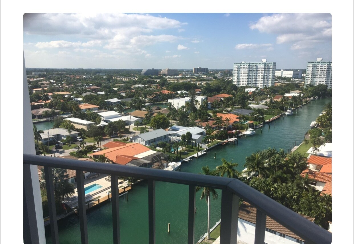 Building Photo - 11930 N Bayshore Dr