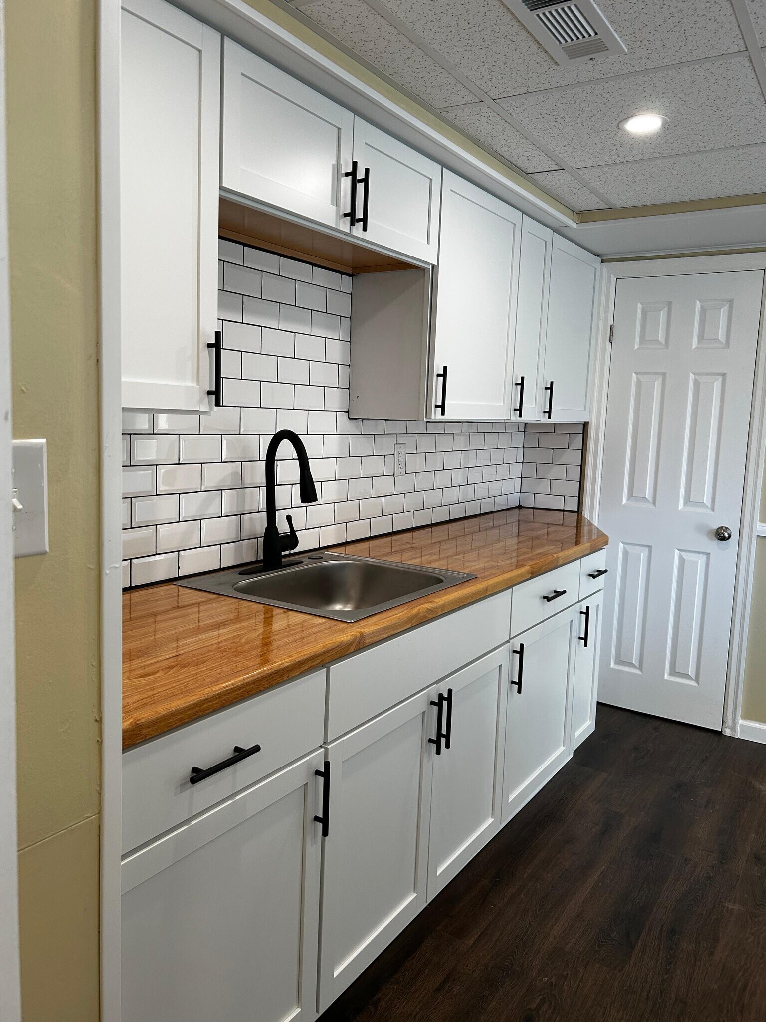 Building Photo - 444 Main St