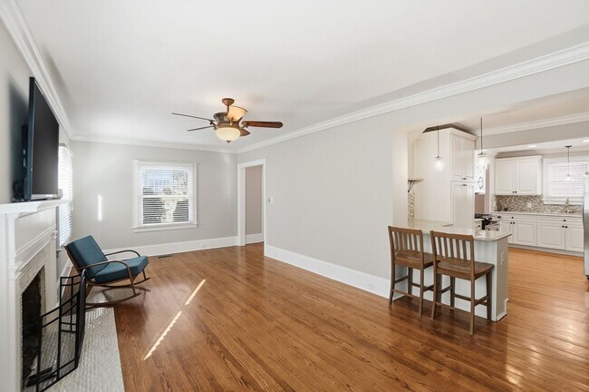 Building Photo - Historic Wesley Heights Home | Walkable to Uptown | 2 Primary Suites