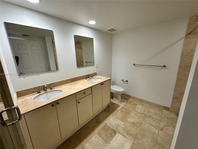 Building Photo - 1755 E Hallandale Beach Blvd