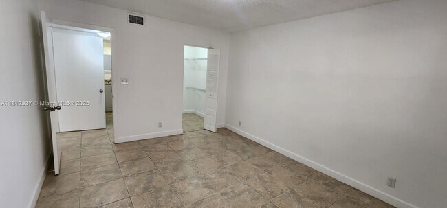Building Photo - 8100 Geneva Ct