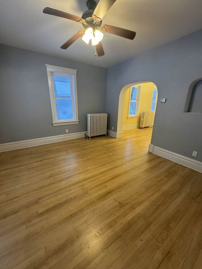 Building Photo - 3 Bedroom Freshly Renovated Family Home in Houghton