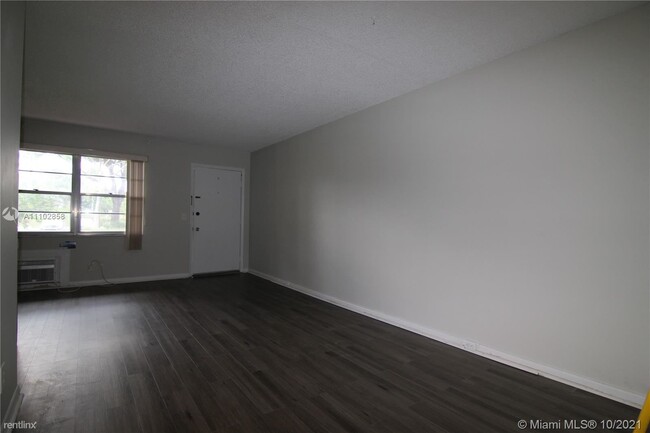 Building Photo - 1 br, 1 bath Condo - 151 SW 135th Ter Apt ...