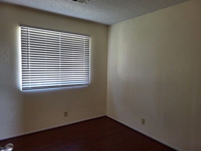 Building Photo - 125 Serpentine Dr