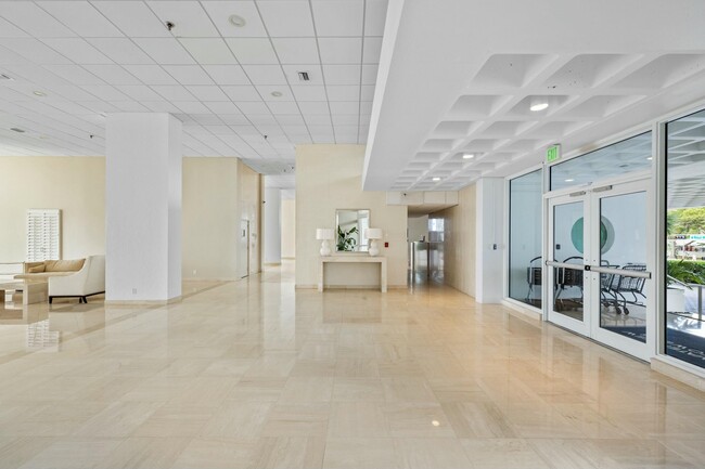 Building Photo - 400 N Flagler Dr
