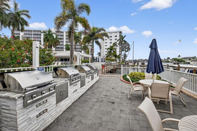 Building Photo - 3212 S Ocean Blvd