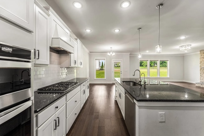 Building Photo - Exquisite Executive Home in the Heart of S...