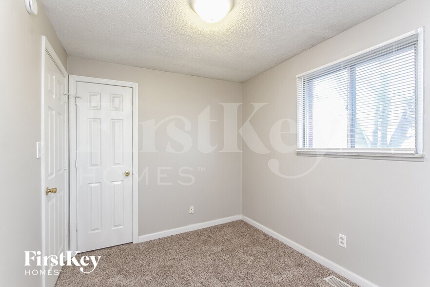 Building Photo - 2543 Fairfax Rd