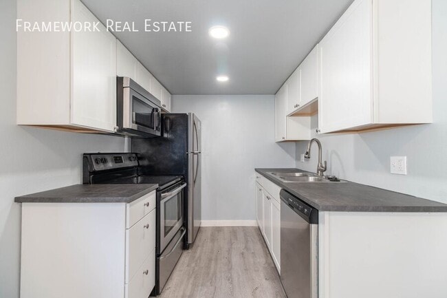 Building Photo - 828 12th St