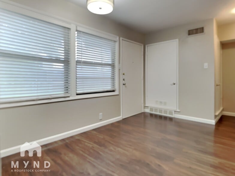 Building Photo - 925 Warren Way