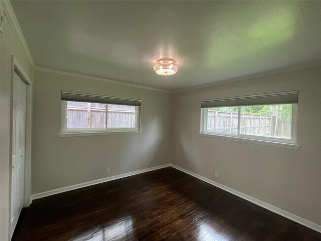 Building Photo - 5417 De Milo Dr