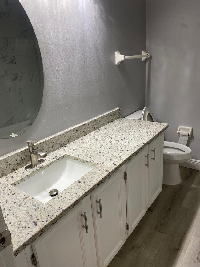 Building Photo - 1341 Flaxwood Ave