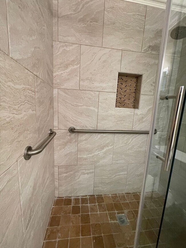 Building Photo - Beautiful Condo in Private Community