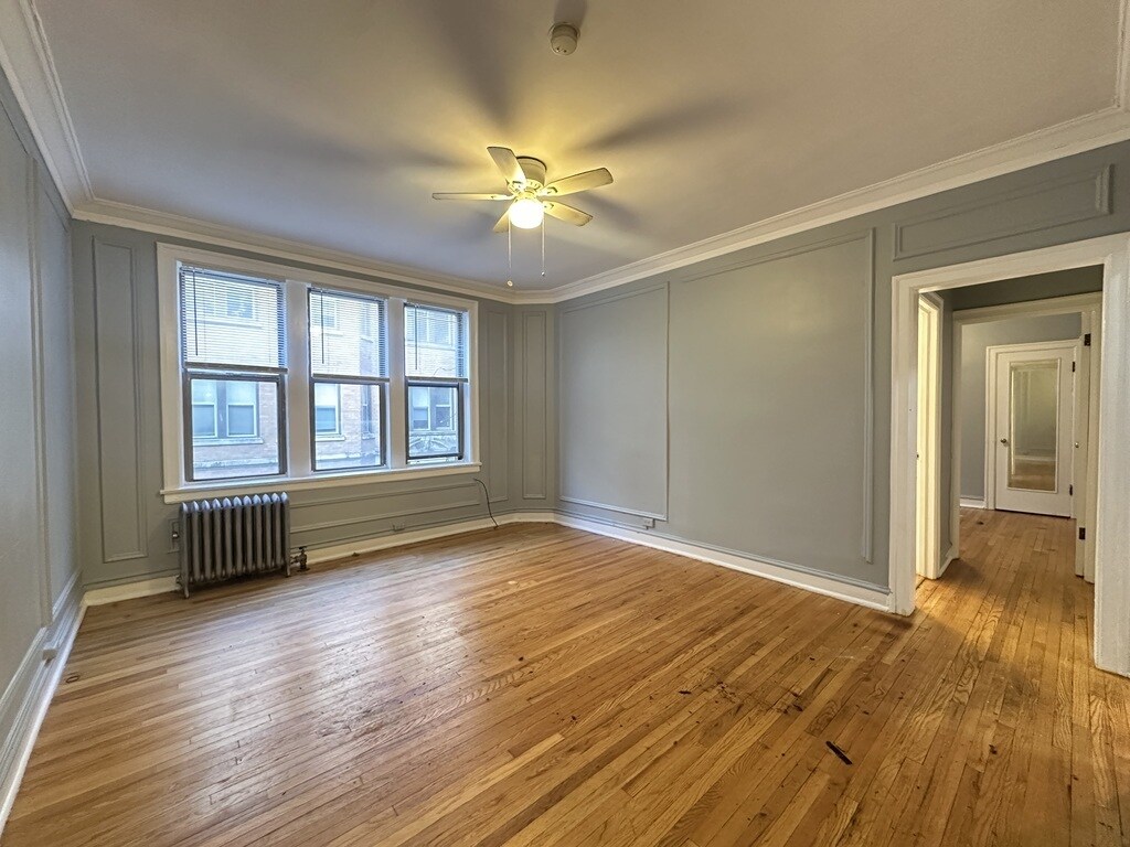 Building Photo - 1369 W Estes Ave