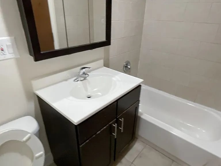 Building Photo - 850 W Lill Ave