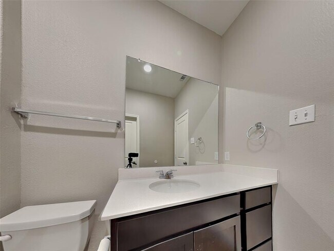 Building Photo - 108 Mica Trl